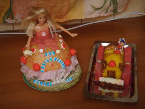 Barbie et oui oui en balade