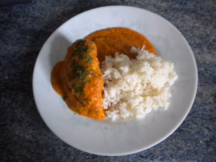 Blancs de poulet sauce tomates aux champignons
