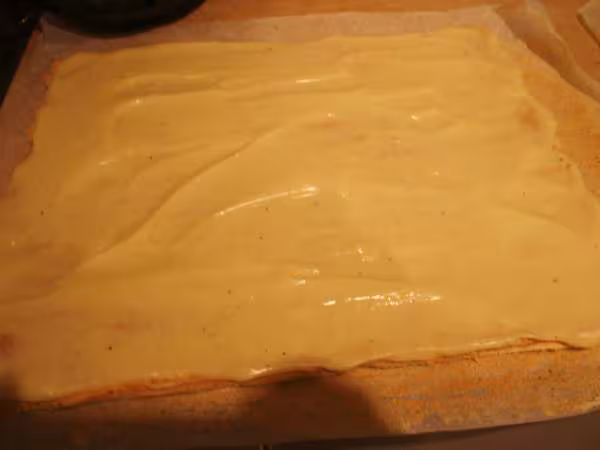 Bien garnir de creme patissiere chaude