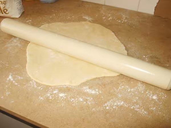 Foncage d une tarte avec cercle a tarte