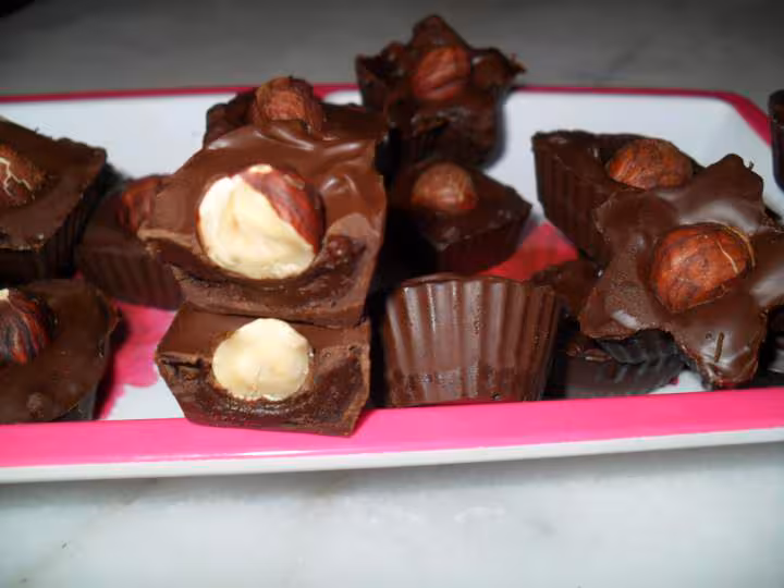 Chocolat noir et noisettes