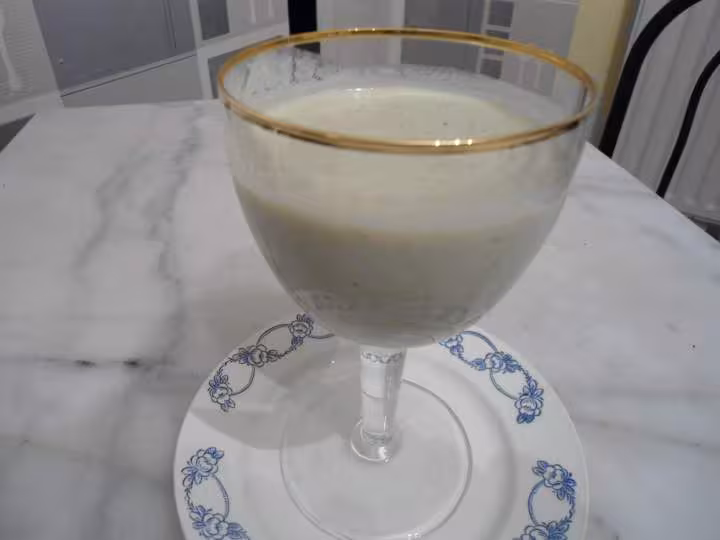 Jus d avocat et de banane au lait d amandes