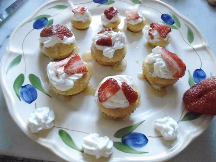 Muffins aux fraises sauce caramel