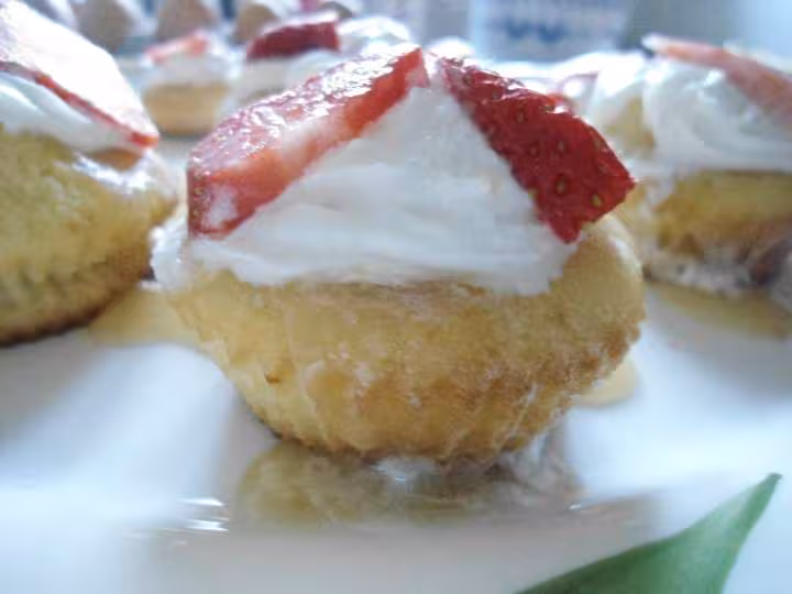 Muffins aux fraises sauce caramel