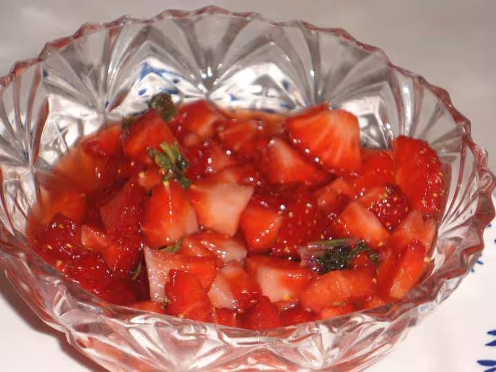 Tartare de fraises a la menthe poivr e