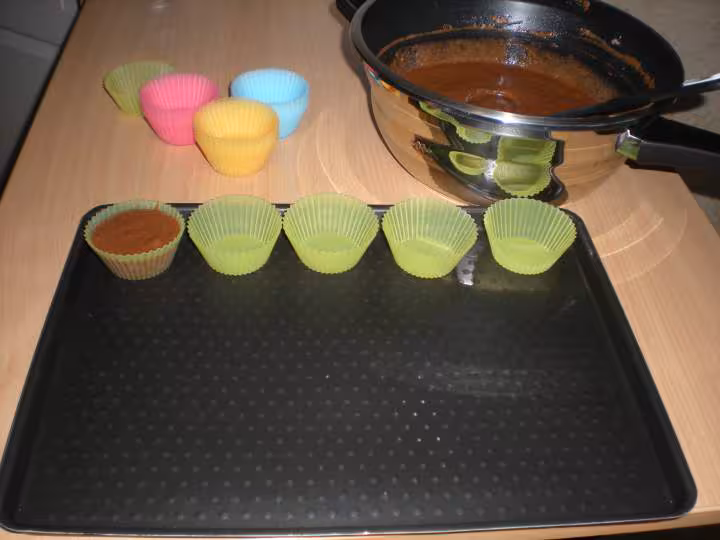 12 prechauffer votre four a 200 remplissez les petits moules individuels