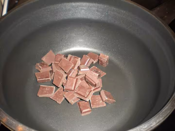 4 sur feu tres doux faire fondre le chocolat