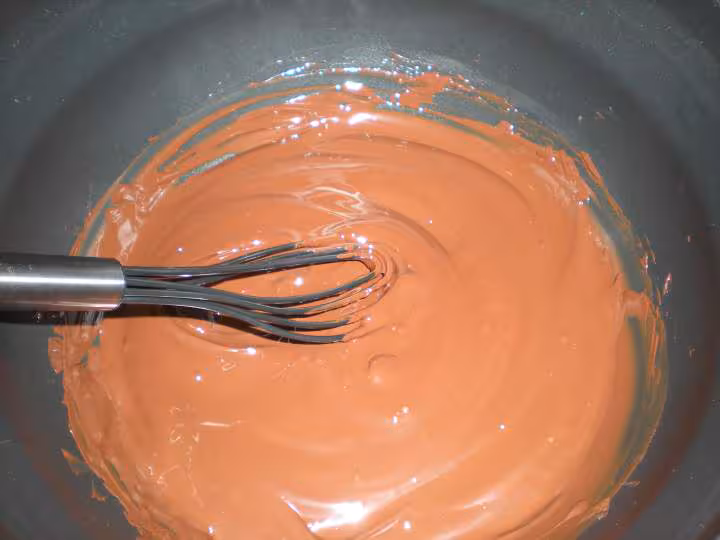 5 attendez qu il ai une texture parfaitement lisse avant d ajouter le sucre
