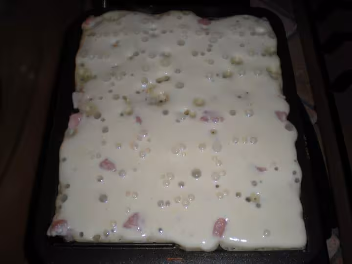 6 verser la pate sur les morceaux de viande