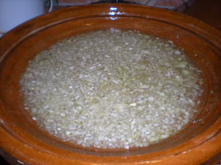 Blanquette 4 hachez les oignons tres finement et incorporez les au vin blanc