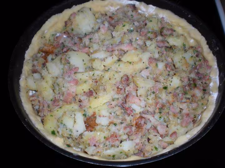 Tourte 12 verser les ingredients cuits dans le moule sur la pate