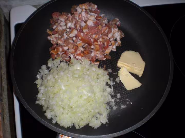 Tourte 6 cuisson des lardons et oignons