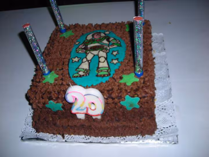 Gateau 2 etages buzz l eclair