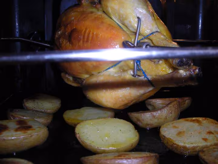 Poulet a la broche et pommes de terre