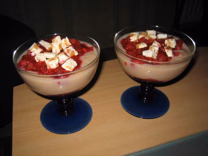 Soupe de poires framboises au nougat