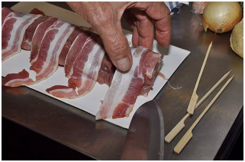 Filet mignon en robe de lard fume