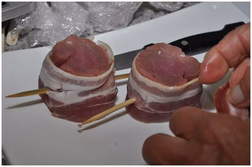 Filet mignon en robe de lard fume