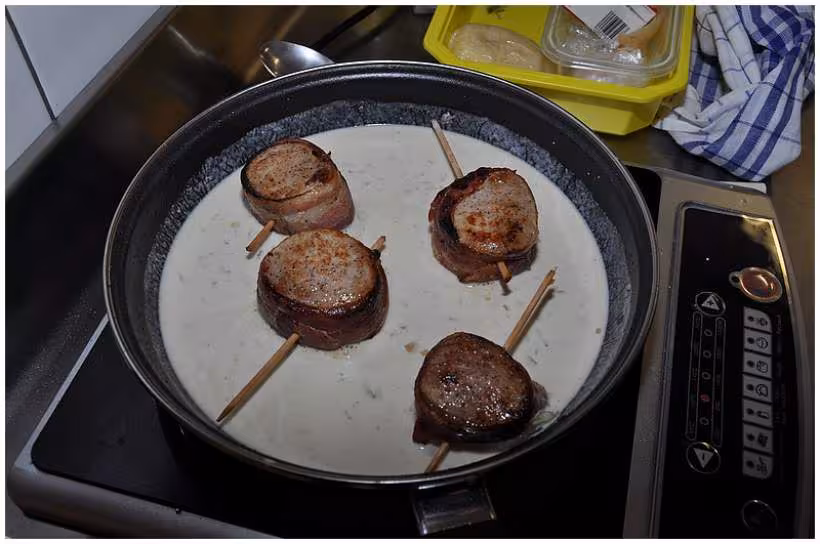 Filet mignon en robe de lard fume