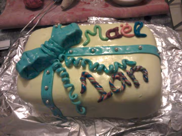 1er gateau en pate a chamallow pour les 1an de mon ti coeur