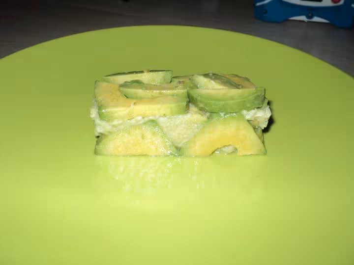 Tartare de crabe en habit d avocat
