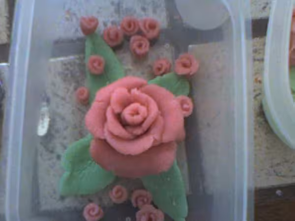 Mes roses en pate d amande de ce matin