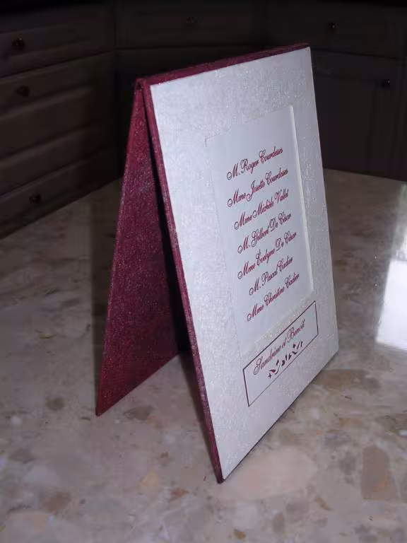Cadre de table cote noms des invites