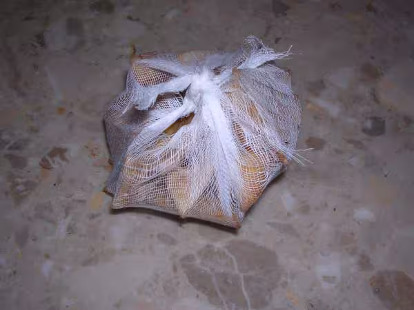 Les coeurs et les pepins dans une mousseline