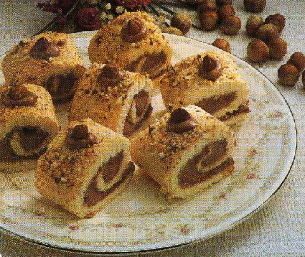 Petits biscuits roules aux noisettes