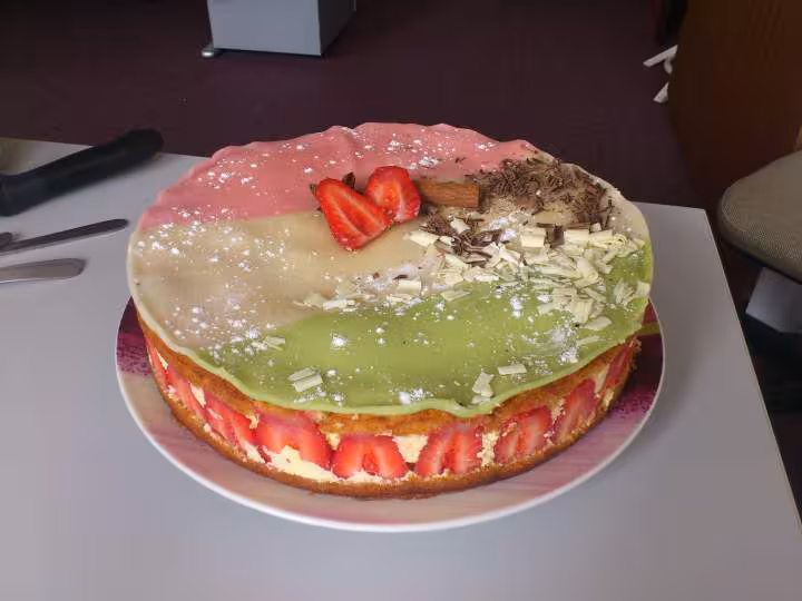 Fraisier strawberry cake