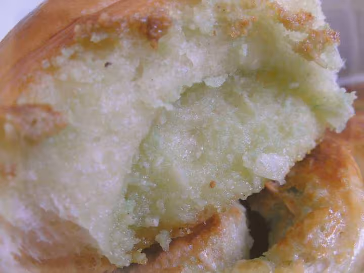 Mie pistachio rolls