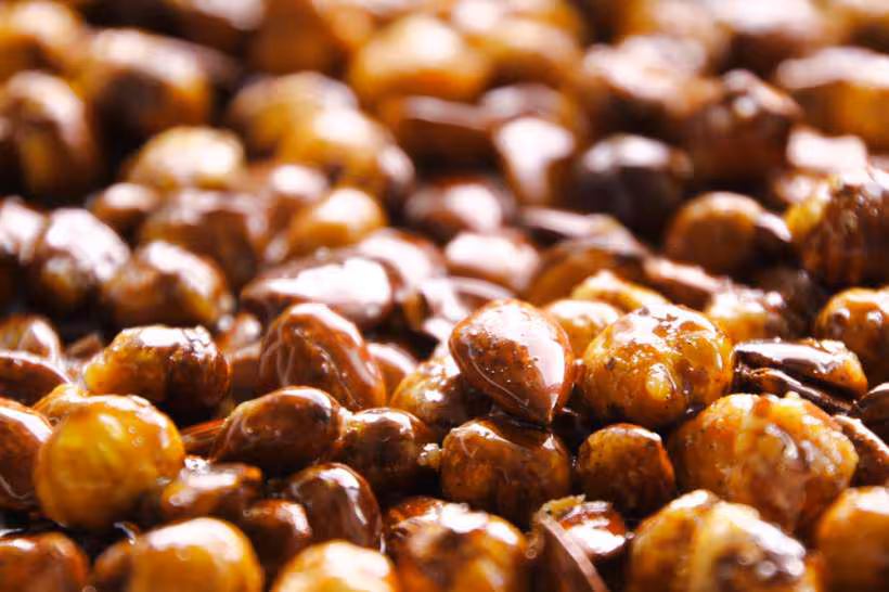 Noisettes et amandes caramelisees