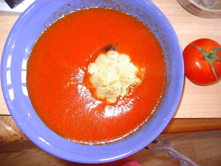 Timbale de brocoli sur gaspacho