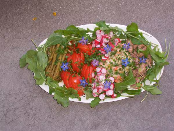Salade avec des fleurs