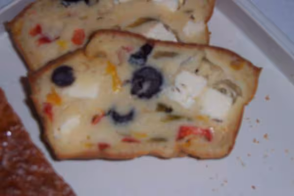 Cake aux olives a la feta et aux poivrons
