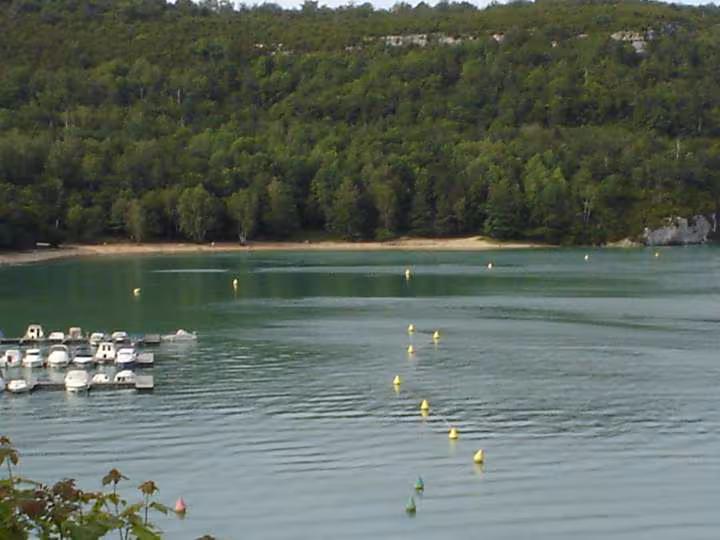 La plage de surchauffant