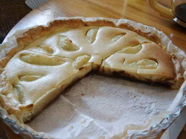 Tarte poire amandine sur pralinoise