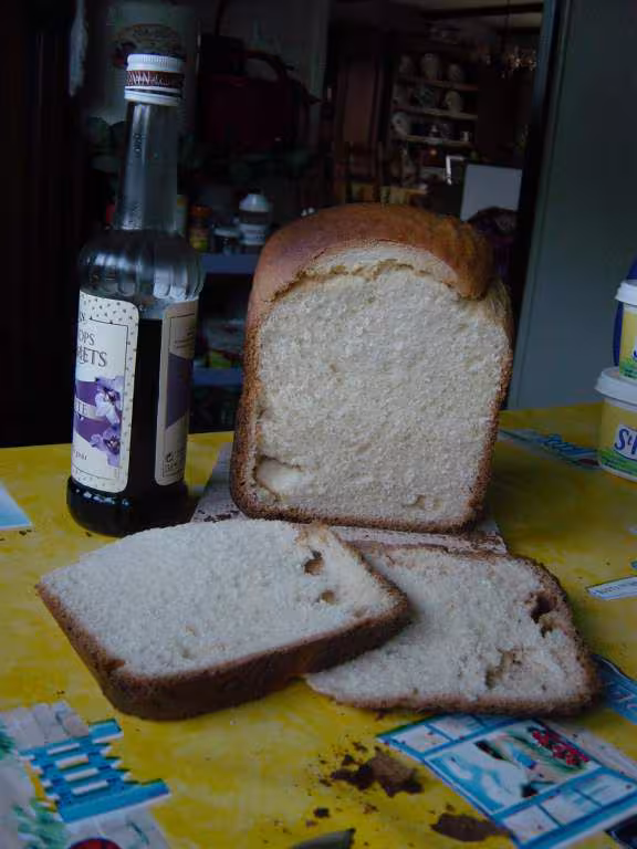 Brioche a la violette coupee