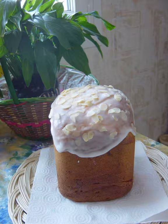Brioche au yaourt avec glacage aux amandes
