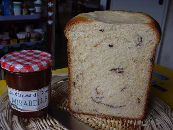 Brioche noix de coco coupee