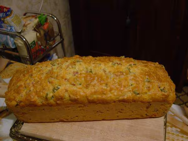 Cake a la fine de bacon et aux olives vertes