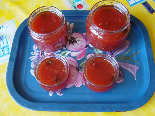 Confiture aux tomates rouges du jardin