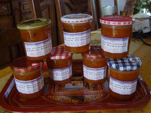 Confitures d abricots a la vanille et a la lavande