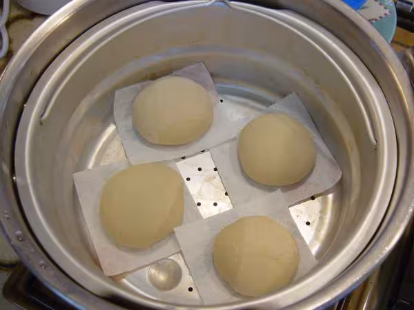 La cuisson a la vapeur des pains chinois