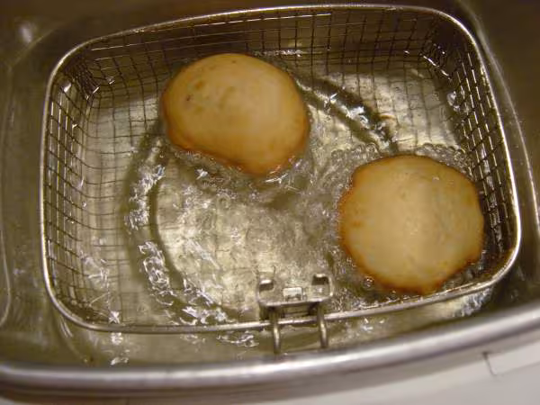 La cuisson des beignets