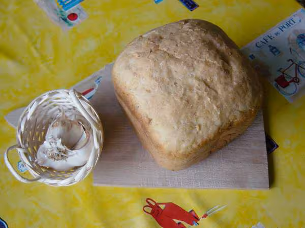 Pain a la pomme de terre et a l ail