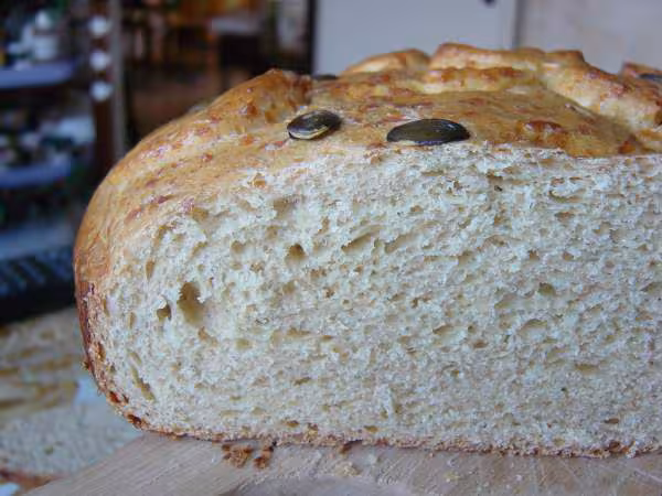 Pain au gruyere cuit en cocotte