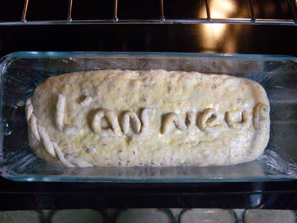Pain du nouvel an avant cuisson au four