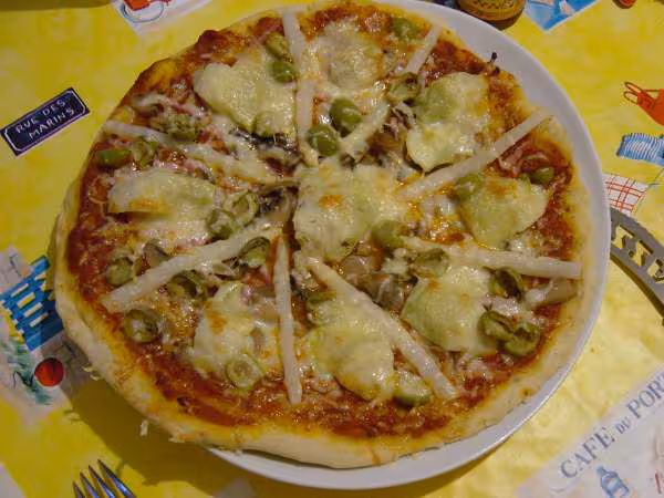 Pizza jambon asperges olives fonds d artichauds