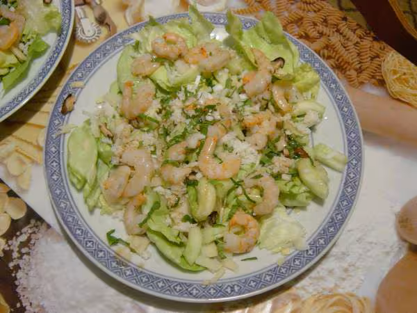 Une assiette de salade shangai