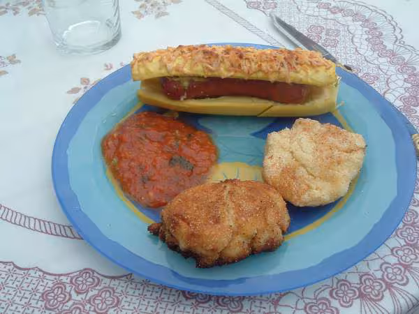Palets de pommes de terre et hot dogs de courgette